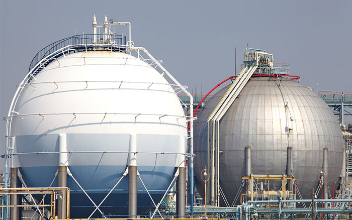 What are the safety accessories for storage tanks