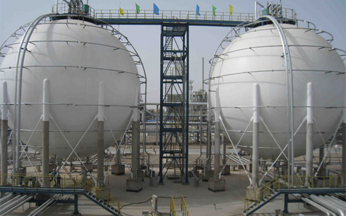 What are the precautions for maintenance and upkeep of chemical equipment